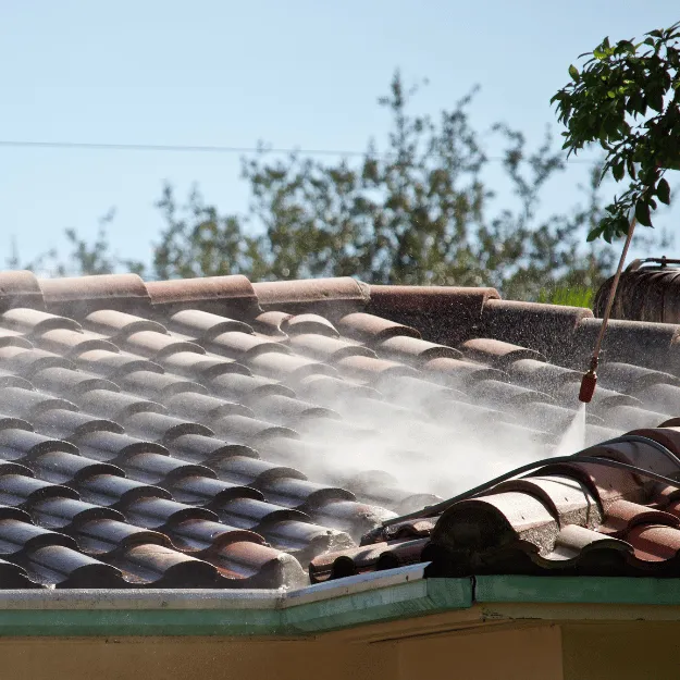 entretien d'une toiture en tuiles